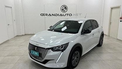 Gebraucht Peugeot e-208 Allure 100 kW (136 PS) 2022 Schwarz Kleinwagen