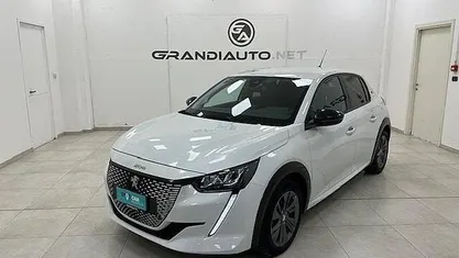 Usata Peugeot e-208 Allure 100 kW (136 CV) 2022 Vari colori Utilitaria