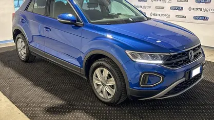 Usata VW T-Roc Life 110 CV (80 kW) 2022 Blu metallizzato SUV