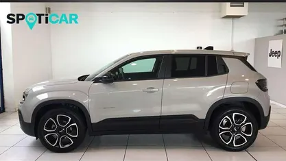 Grigio Usata 2025 Jeep Avenger EV Summit SUV | 24.950 € (Buon prezzo)