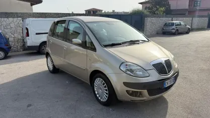 Usata Lancia Musa 95 CV (69 kW) 2004 Oro Monovolume