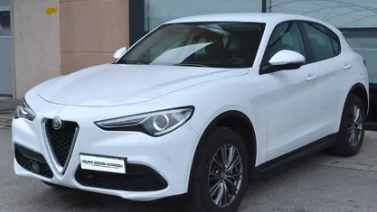 Bianco Usata 2019 Alfa Romeo Stelvio Business SUV | 24.900 € (Buon prezzo)