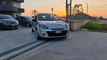 Grigio Usata 2012 Renault Clio IV Dynamique Due volumi | 3600 € (Buon prezzo)