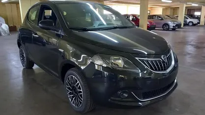 Nero Nuova 2025 Lancia Ypsilon Utilitaria | 14.990 €