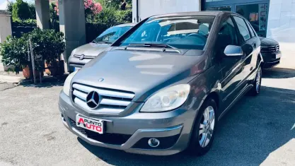 Usata Mercedes B200 Executive 140 CV (102 kW) 2011 Grigio Utilitaria