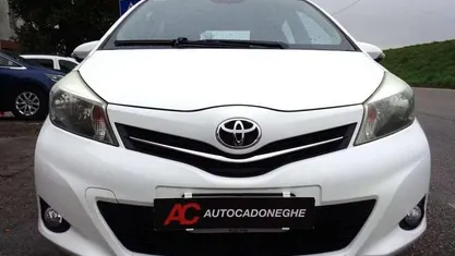 Bianco Usata 2014 Toyota Yaris Tre volumi | 6950 € (Super prezzo)