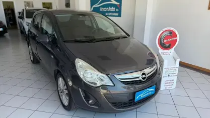 Usata Opel Corsa 86 CV (63 kW) 2013 Grigio Utilitaria