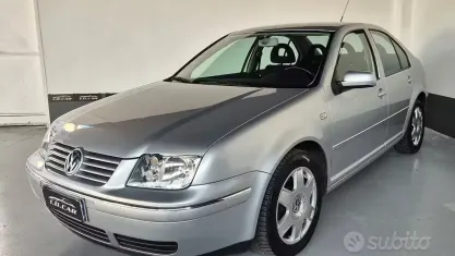 Usata VW Bora Highline 105 CV (77 kW) 2000 Grigio Berlina