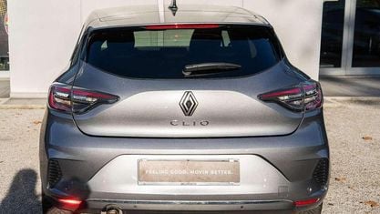 Käytetty Renault Clio V Techno 91 HP (66 kW) 2025 Harmaa Viistoperä