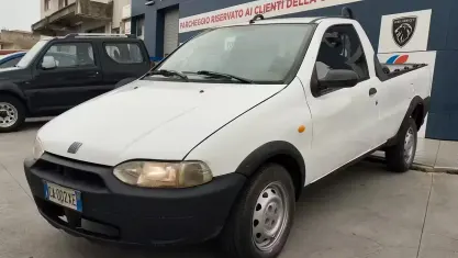 Usata Fiat Strada 63 CV (46 kW) 2002 Bianco Pick-up
