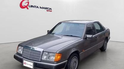 Usata Mercedes E250 126 CV (92 kW) 1991 Grigio Berlina
