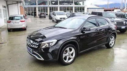 Nero Usata 2018 Mercedes GLA200 Executive SUV | 13.800 €