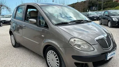 Usata Lancia Musa 90 CV (66 kW) 2007 Marrone Monovolume