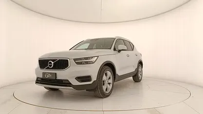 Usata Volvo XC40 Momentum 163 CV (119 kW) 2020 Bianco SUV