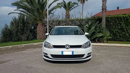 Bianco Usata 2015 VW Golf VII Trendline Tre volumi | 11.499 € (Buon prezzo)