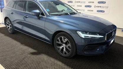 Usata Volvo V60 Core 197 CV (144 kW) 2023 Blu metallizzato Station wagon