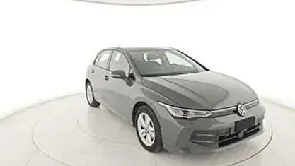 Usata VW Golf VIII Life 116 CV (85 kW) 2025 Nero Utilitaria