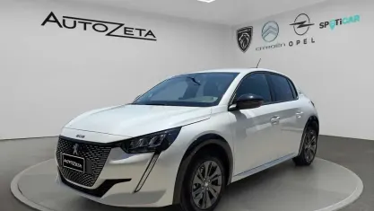Usata Peugeot e-208 Allure 56 kW (77 CV) 2022 Bianco Utilitaria