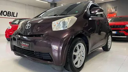 Begagnad Toyota iQ Sol 68 HK (50 kW) 2009 Lila Halvkombi