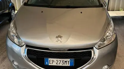 Usata Peugeot 208 Access 82 CV (60 kW) 2014 Grigio Utilitaria