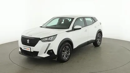 Usata Peugeot 2008 Active 110 CV (80 kW) 2021 Bianco SUV