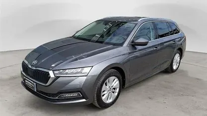 Grigio Usata 2024 Skoda Octavia Executive Station wagon | 28.300 € (Buon prezzo)