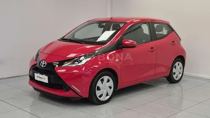Rosso Usata 2016 Toyota Aygo X-play Due volumi | 8490 € (Buon prezzo)