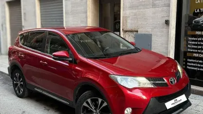 Usata Toyota RAV4 Lounge 124 CV (91 kW) 2014 Rosso SUV