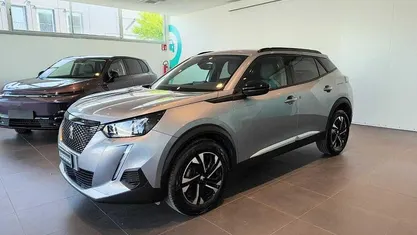 Usata Peugeot 2008 Allure 102 CV (75 kW) 2023 SUV