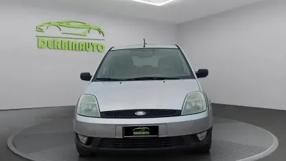 Usata Ford Fiesta Ghia 68 CV (50 kW) 2004 Grigio Utilitaria