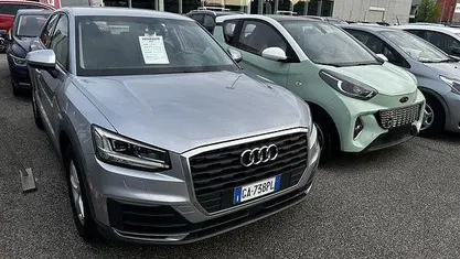 Usata Audi Q2 Business 116 CV (85 kW) 2020 Argento SUV