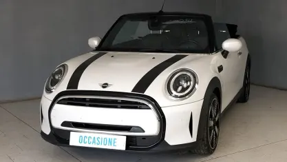 Begagnad Mini Cooper Cabriolet Premium Plus 136 HK (100 kW) 2023 Vit Cab