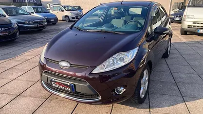 Usata 2010 Ford Fiesta Tre volumi | 4500 € (Buon prezzo)