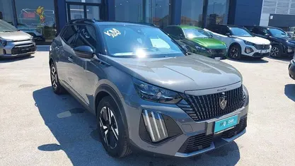 Usata Peugeot e-2008 GT 61 kW (84 CV) 2024 Grigio SUV