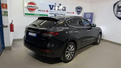 Używany Maserati Levante 330 KM (242 kW) 2022 Czarny SUV