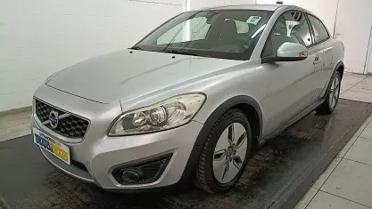 Usata Volvo C30 Momentum 109 CV (80 kW) 2010 Argento metallizzato Utilitaria