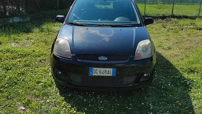 Usata Ford Fiesta Ghia 75 CV (55 kW) 2007 Nero Utilitaria