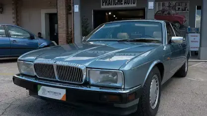 Usata Jaguar XJR 234 CV (172 kW) 1991 Bluazzurro Berlina