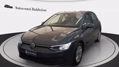 Dolphin grey met Usata 2021 VW Golf VIII Life Tre volumi | 20.300 € (Buon prezzo)