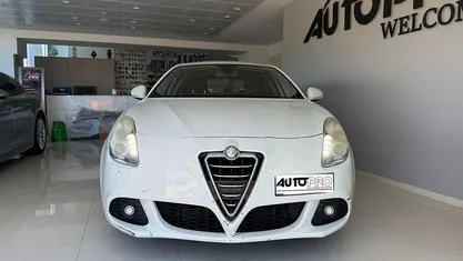 Usata 2012 Alfa Romeo Giulietta Tre volumi | 3990 € (Buon prezzo)
