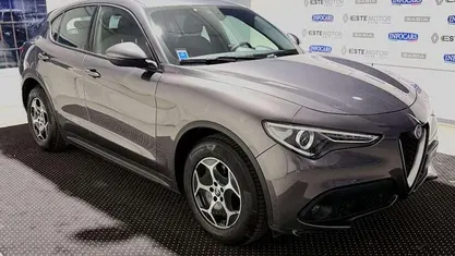 Grigio vesuvio metallizzato Usata 2022 Alfa Romeo Stelvio Business SUV | 19.900 € (Super prezzo)