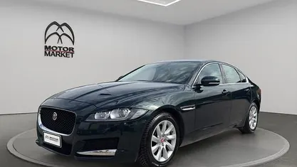 Usata Jaguar XF Prestige 180 CV (132 kW) 2017 Verde sea of italy Berlina