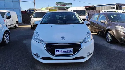 Begagnad Peugeot 208 Active 82 HK (60 kW) 2014 Vit Halvkombi