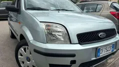 Usata 2003 Ford Fusion Tre volumi | 1500 € (Ottimo prezzo)