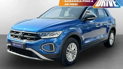 Usata VW T-Roc Life 116 CV (85 kW) 2023 Ravenna blue metallizzato nero SUV