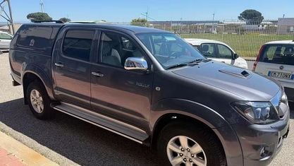 Käytetty Toyota HiLux 171 HP (125 kW) 2010 Harmaa Nouto