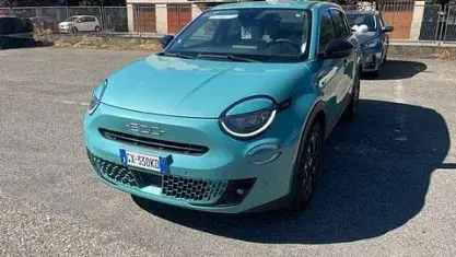 Usata Fiat 600 La Prima 110 CV (80 kW) 2025 Azzurro SUV