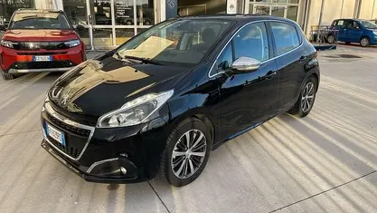 Usata Peugeot 208 Active 75 CV (55 kW) 2017 Other Utilitaria
