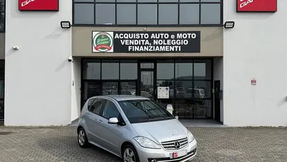 Grigio Usata 2009 Mercedes A180 Avantgarde Tre volumi | 3900 € (Buon prezzo)