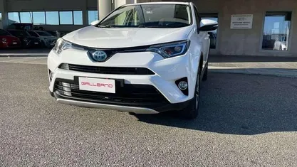 Usata Toyota RAV4 Hybrid Lounge 155 CV (114 kW) 2016 SUV